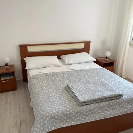 Apartment For 2 Persons Primosten