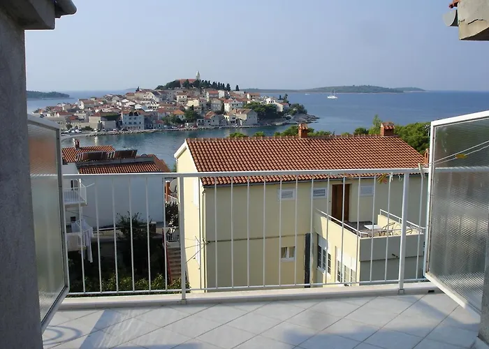 For 2 Persons דירה